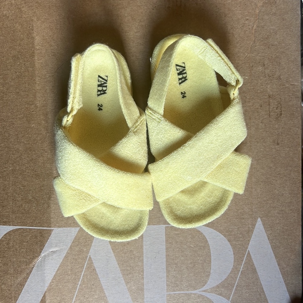 Girl sandals in yellow - Picture 5 of 5